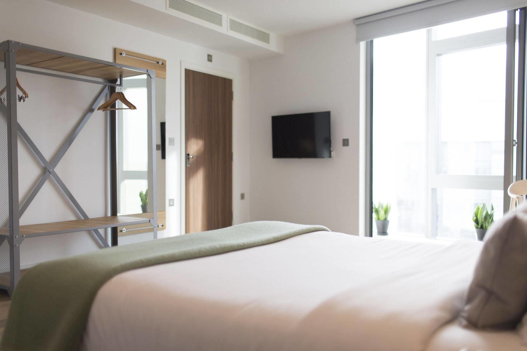 อพาร์ตโฮเต็ล อาดาจิโอ ลอนดอน เบรนต์ฟอร์ด Aparthotel เบรนท์ฟอร์ด ภายนอก รูปภาพ